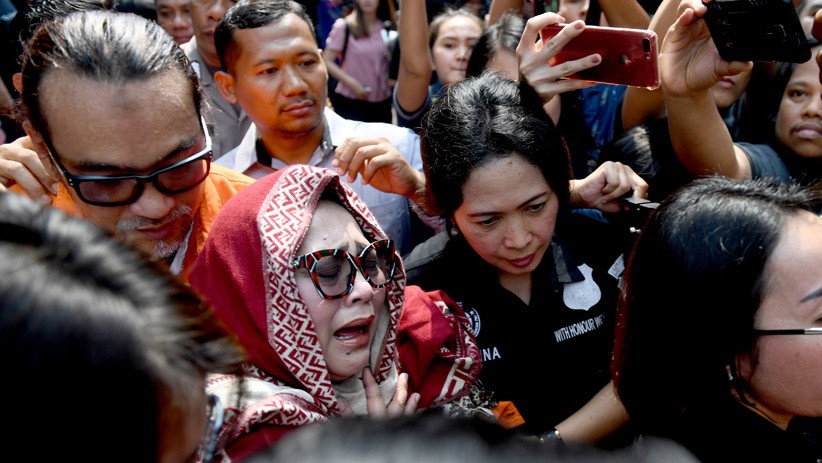 Menyesal, Nunung Menangis Histeris saat Rilis Kasus Narkoba - Bagian 2