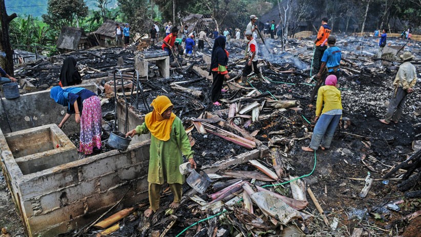 15 Rumah Adat Kasepuhan Pasir Eurih Banten Ludes Terbakar - Bagian 2
