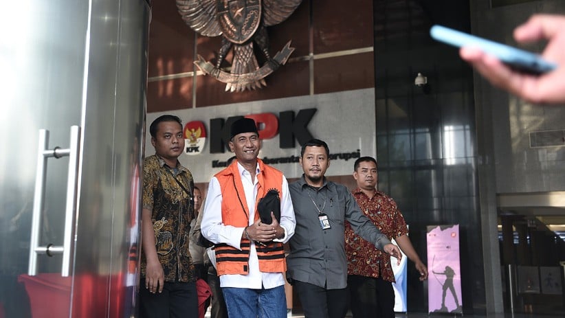 Jadi Tersangka Kaus Suap, Bupati Kudus Pakai Rompi Tahanan KPK - Bagian 2
