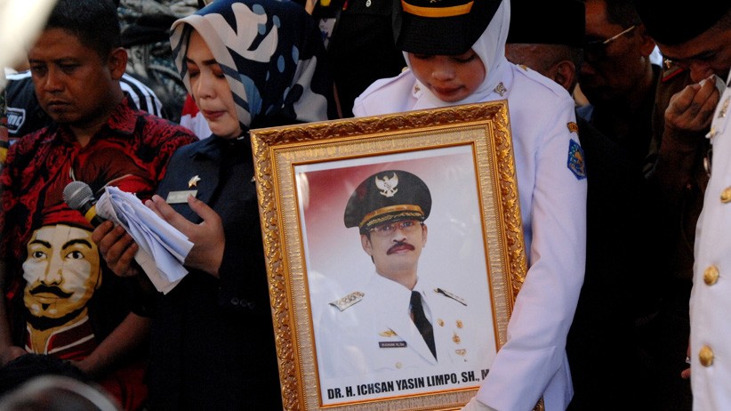 Suasana Pemakaman Mantan Bupati Gowa Ichsan Yasin Limpo - Bagian 2