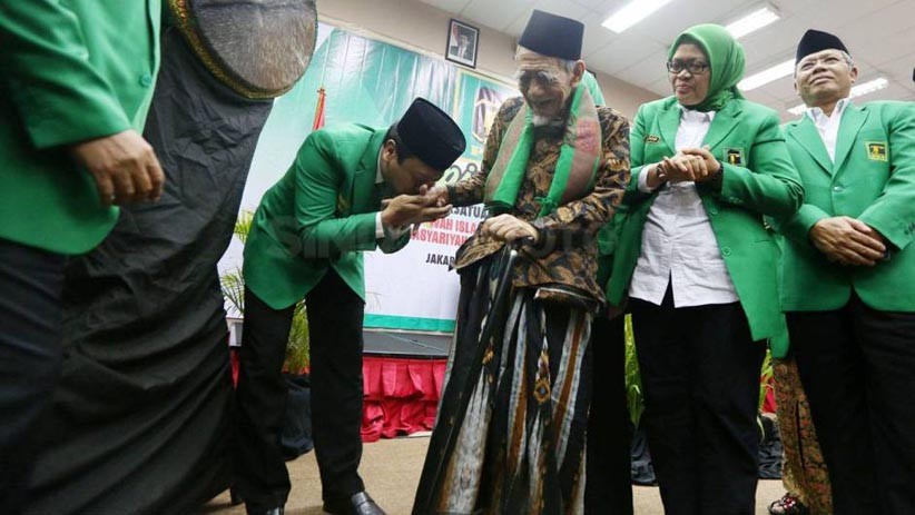 Foto-Foto KH Maimoen Zubair Semasa Hidup - Bagian 2
