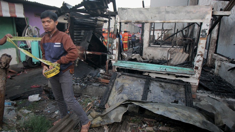 Kebakaran Tewaskan Satu Penghuni Rumah di Surabaya - Bagian 2