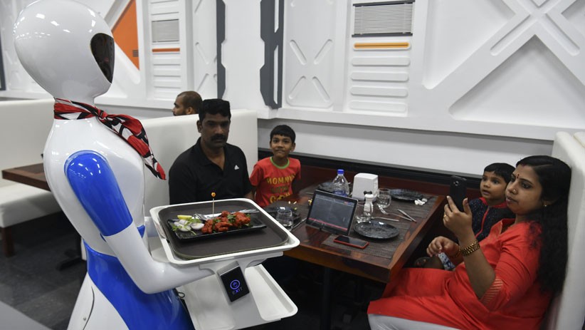 Restoran di India Pekerjakan Robot sebagai Pelayan Makanan - Bagian 2