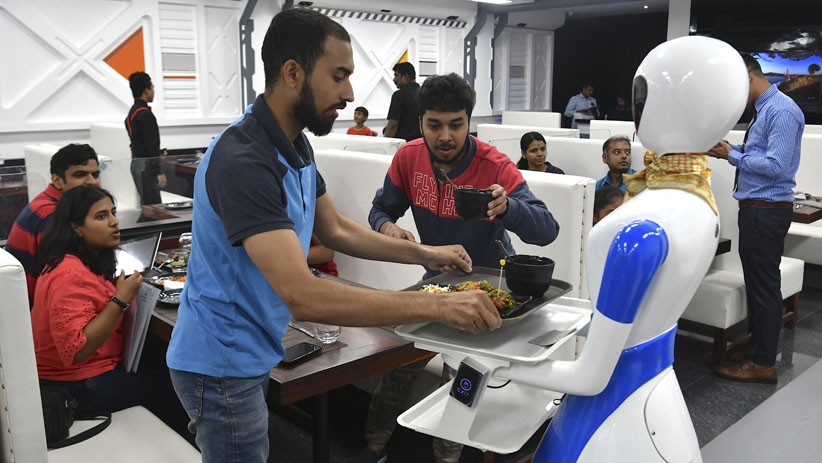 Restoran di India Pekerjakan Robot sebagai Pelayan Makanan - Bagian 1
