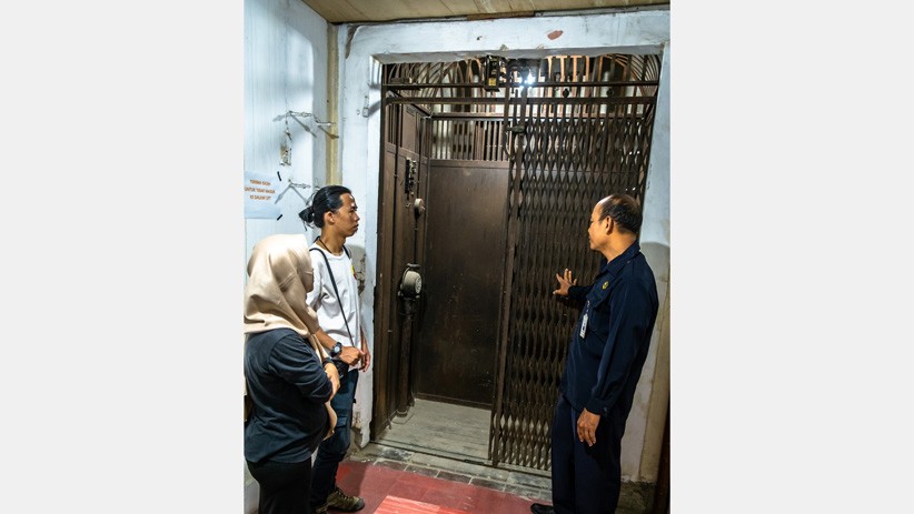 Penampakan Lift Pertama di Indonesia, Berusia 160 Tahun - Bagian 2