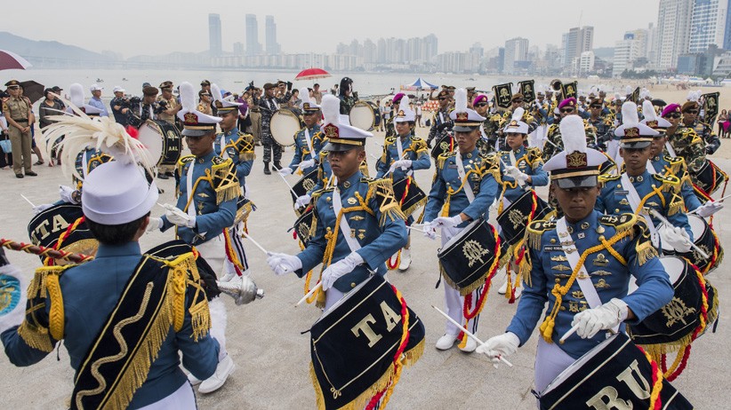 Aksi Reog Ponorogo Pukau Warga Busan Korea Selatan - Bagian 4
