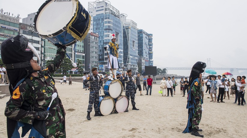 Aksi Reog Ponorogo Pukau Warga Busan Korea Selatan - Bagian 6