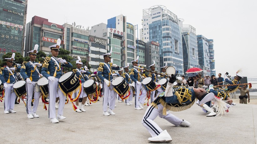 Aksi Reog Ponorogo Pukau Warga Busan Korea Selatan - Bagian 5