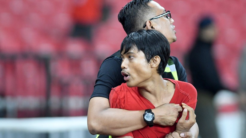 Timnas Kalah 2-3, Suporter Indonesia Berusaha Serang Suporter Malaysia - Bagian 2