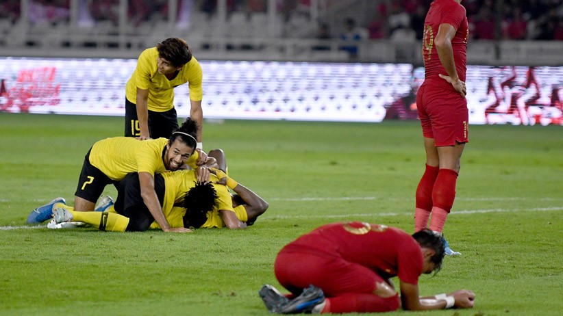 Timnas Kalah 2-3, Suporter Indonesia Berusaha Serang Suporter Malaysia - Bagian 6