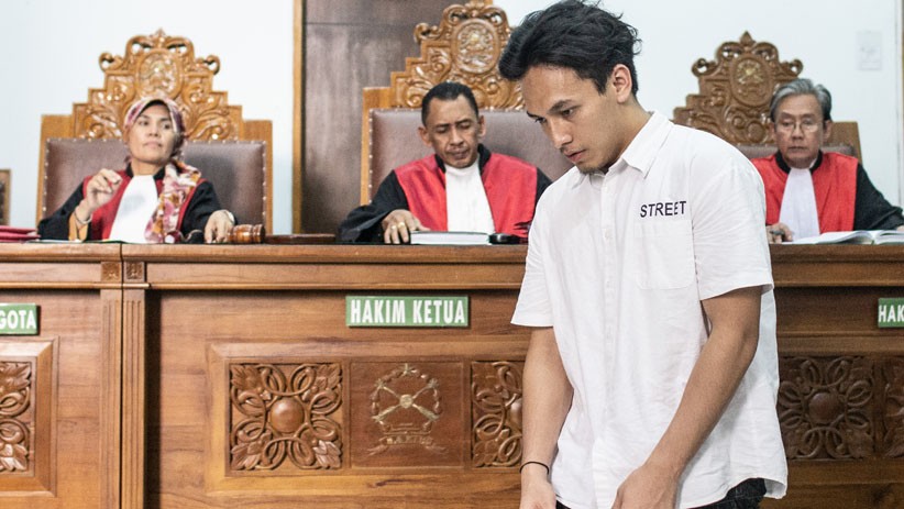 Aktor Jefri Nichol Jalani Sidang Perdana Kasus Narkoba - Bagian 1