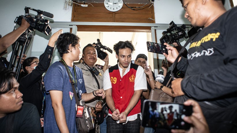Aktor Jefri Nichol Jalani Sidang Perdana Kasus Narkoba - Bagian 2