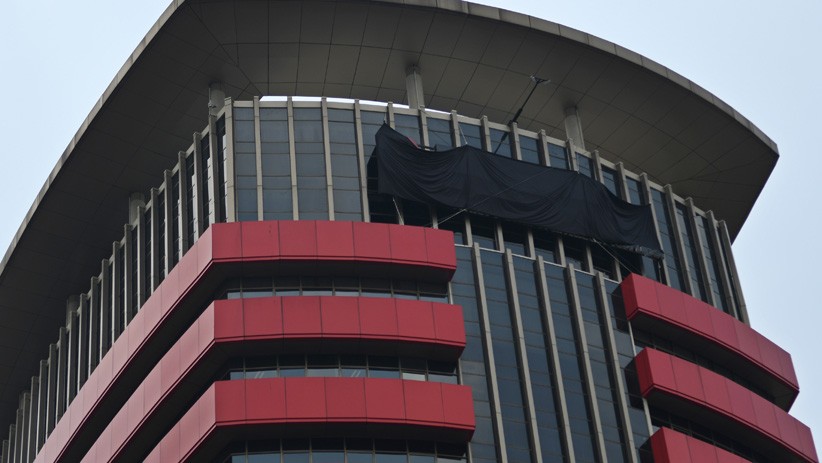 Penampakan Logo KPK di Gedung Merah Putih Ditutup Kain Hitam - Bagian 1