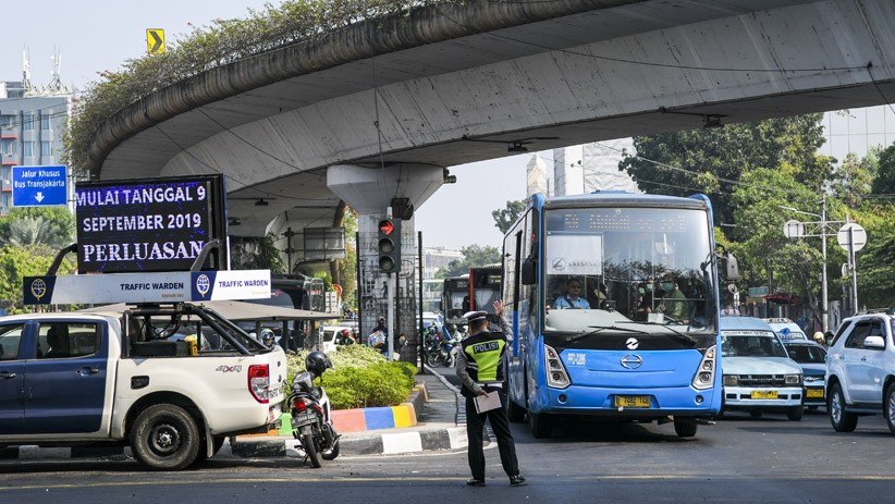 Hari Pertama Perluasan Ganjil-Genap, Banyak Mobil Kena Tilang - Bagian 3