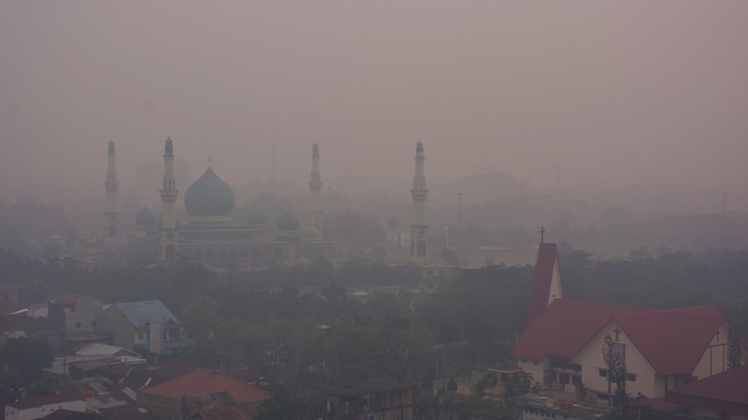 Penampakan Kota Pekanbaru Tertutup Kabut Asap, Kualitas Udara Tidak Sehat - Bagian 1