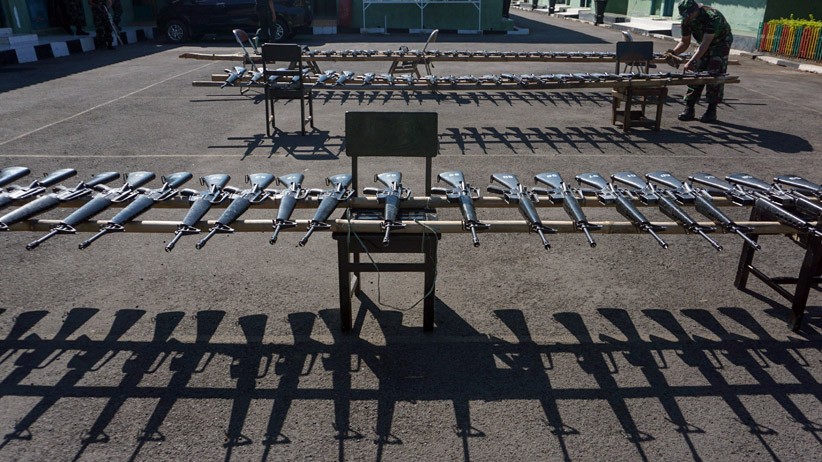 Begini Cara Prajurit TNI Merawat Senjata Api - Bagian 2