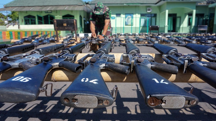 Begini Cara Prajurit TNI Merawat Senjata Api - Bagian 3