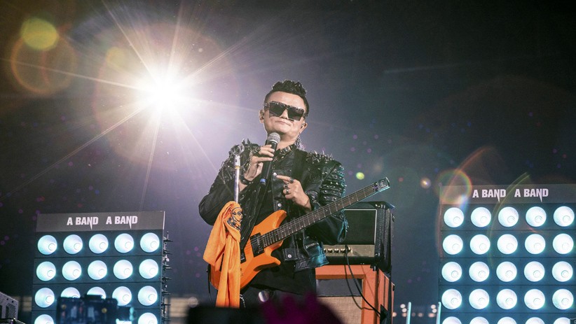 Gaya Jack Ma Tampil ala Bintang Rock saat Pensiun dari Alibaba - Bagian 2