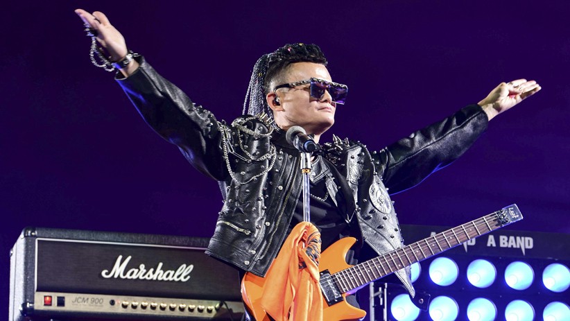 Gaya Jack Ma Tampil ala Bintang Rock saat Pensiun dari Alibaba - Bagian 1