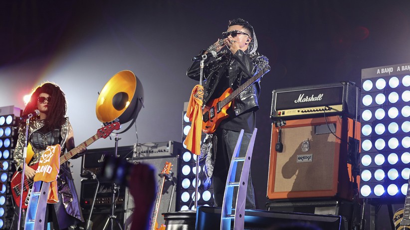 Gaya Jack Ma Tampil ala Bintang Rock saat Pensiun dari Alibaba - Bagian 3