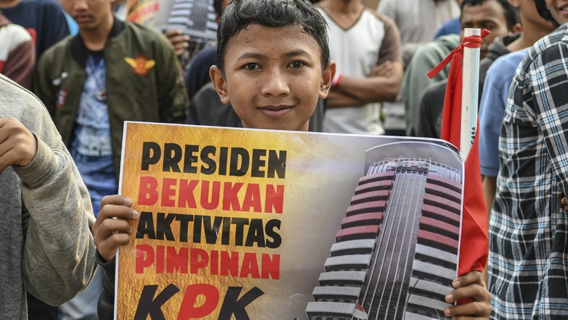 Potret Anak-Anak Ikut Aksi Unjuk Rasa Dukung Revisi UU KPK - Bagian 3