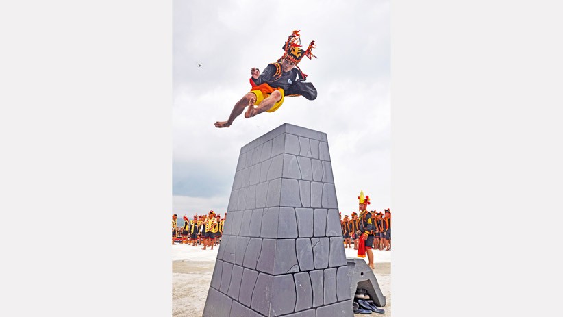 Atraksi Lompat Batu Meriahkan Sail Nias 2019 - Bagian 2