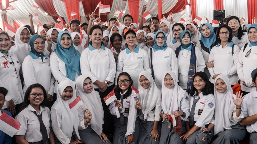 Iriana Jokowi Sosialisasi Kurangi Sampah Plastik di Bekasi - Bagian 2