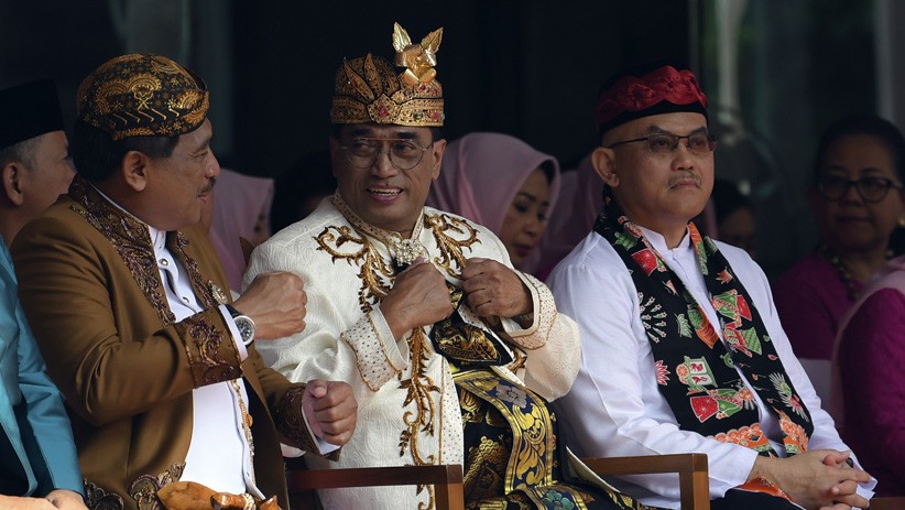 Budi Karya Pakai Baju Adat Bali saat Peringatan Hari Perhubungan Nasional - Bagian 2