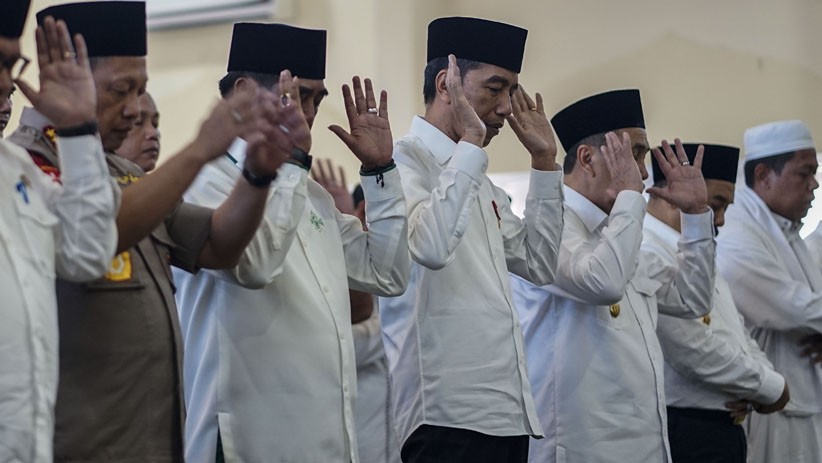Minta Hujan Turun di Riau, Presiden Jokowi Salat Istisqa - Bagian 1