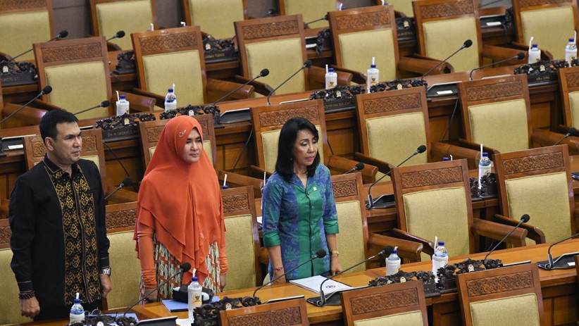 Deretan Kursi Kosong Rapat Paripurna DPR Pengesahan Revisi UU KPK - Bagian 1