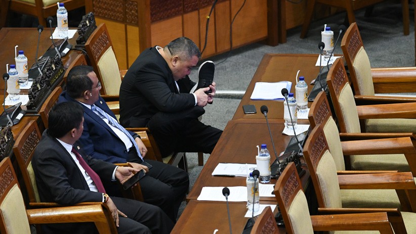 Deretan Kursi Kosong Rapat Paripurna DPR Pengesahan Revisi UU KPK - Bagian 3