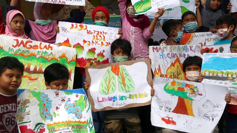 Ratusan Siswa SD Muhammadiyah Surabaya Doa Bersama untuk Korban Karhutla