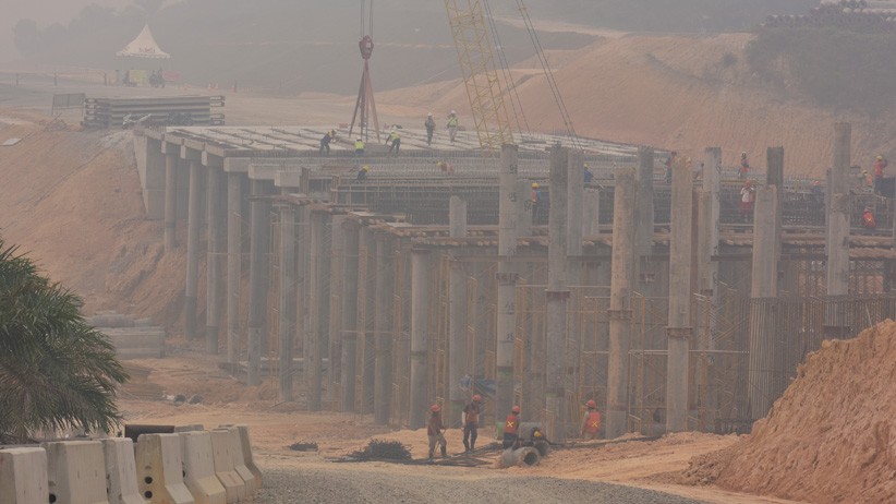 Pembangunan Tol Trans Sumatera Dikebut di Tengah Kabut Asap - Bagian 1
