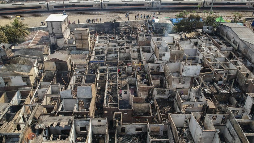 Foto-Foto Kebakaran Hanguskan 129 Rumah di Jatinegara - Bagian 1