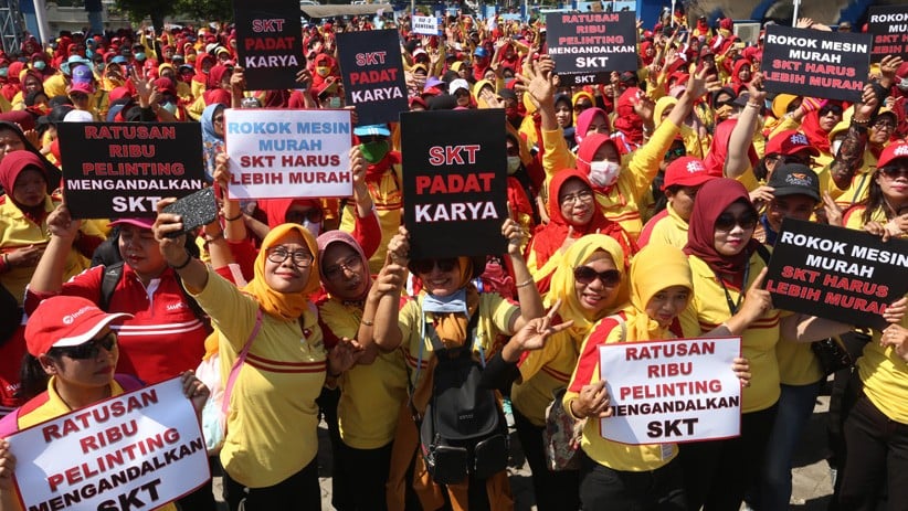 1.000 Ibu-Ibu Pelinting Rokok Minta Pemerintah Lindungi Segmen SKT di Indonesia - Bagian 1