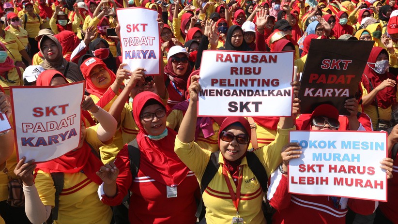 1.000 Ibu-Ibu Pelinting Rokok Minta Pemerintah Lindungi Segmen SKT di Indonesia - Bagian 2