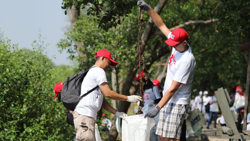 World Clean Up Day 2019, Karyawan Sampoerna Kumpulkan 25.000 Sampah Rokok dan Plastik - Bagian 2