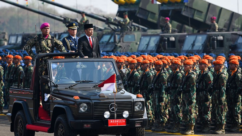 Jokowi Salami Prajurit yang Berbaris usai Upacara HUT ke-74 TNI - Bagian 2