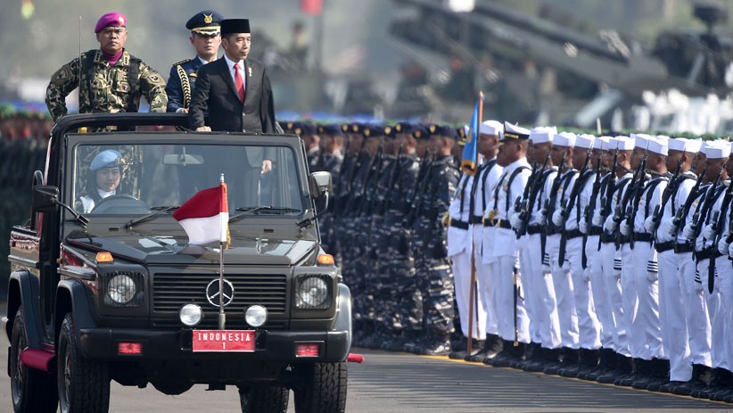 Jokowi Salami Prajurit yang Berbaris usai Upacara HUT ke-74 TNI - Bagian 3