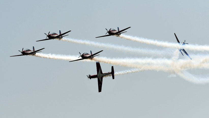 HUT ke-74 TNI, Tim Aerobik Jupiter TNI AU Atraksi di Langit Jakarta - Bagian 4