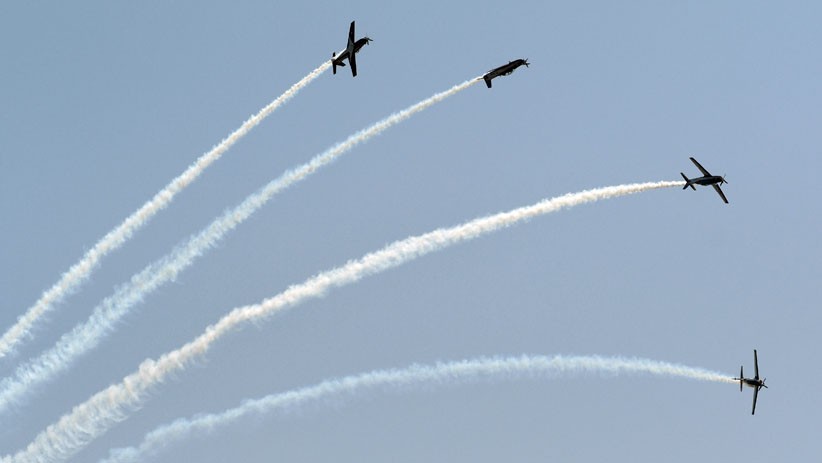 HUT ke-74 TNI, Tim Aerobik Jupiter TNI AU Atraksi di Langit Jakarta - Bagian 2