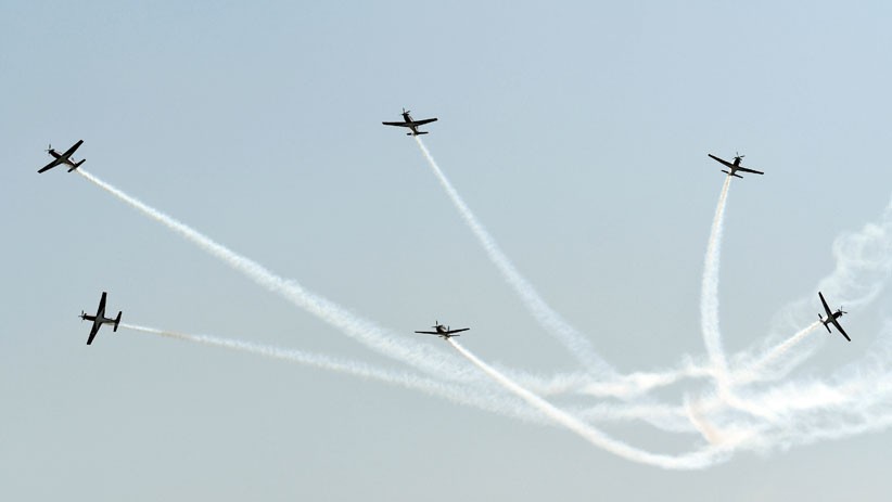 HUT ke-74 TNI, Tim Aerobik Jupiter TNI AU Atraksi di Langit Jakarta - Bagian 3