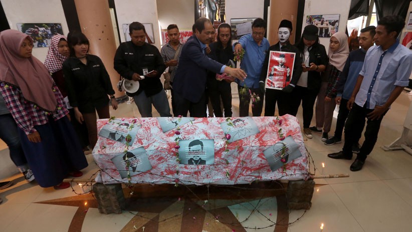 Komunitas Fotografi Unitomo Surabaya Gelar Pameran Potret Parlemen Jalanan