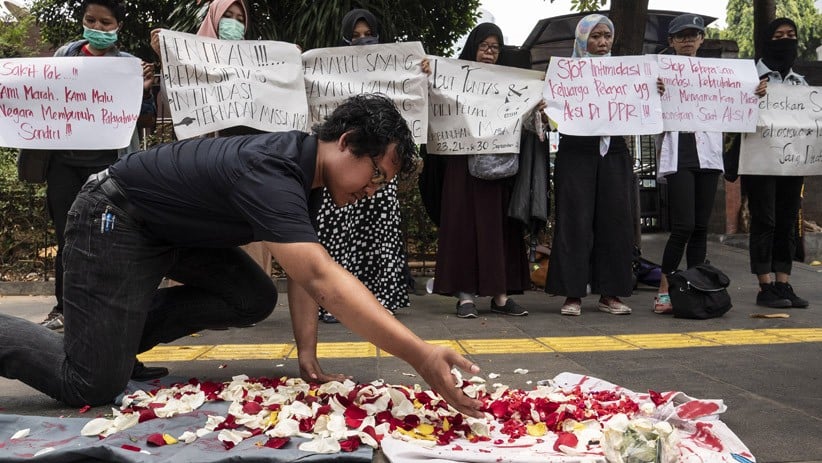 Puluhan Emak-Emak Unjuk Rasa, Protes Sikap Represif Polisi terhadap Pelajar - Bagian 2