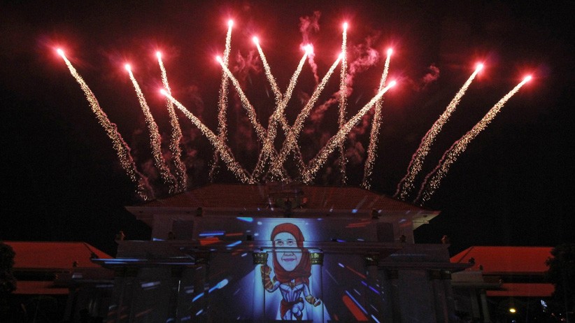 Pesta Kembang Api Meriahkan Hari Jadi ke-74 Provinsi Jawa Timur