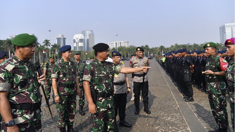 TNI-Polri Gelar Apel Gabungan Pengamanan Pelantikan Presiden dan Wakil Presiden - Bagian 1