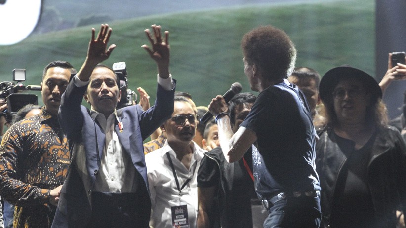Jokowi Bernyanyi bersama God Bless saat Konser Musik untuk Republik - Bagian 2