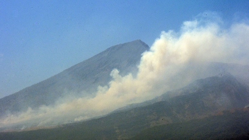 Akibat Kebakaran Hutan, Jalur Pendakian Gunung Rinjani Ditutup