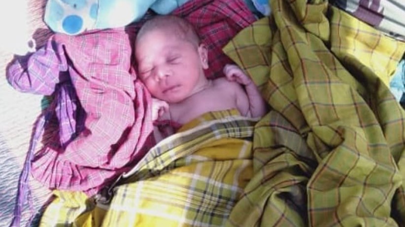 Momen Dramatis Prajurit TNI Bantu Persalinan Warga Papua di Tengah Hutan - Bagian 4