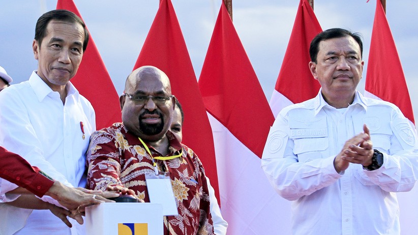 Presiden Jokowi Resmikan Jembatan Holtekamp di Papua - Bagian 3